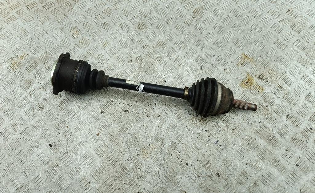 полуось передняя левая (приводной вал, ШРУС) Volkswagen Golf 3 поколение 1995, 1.8 л., бензин, АКПП, синий, хетчбэк 3 дв. - фото №1