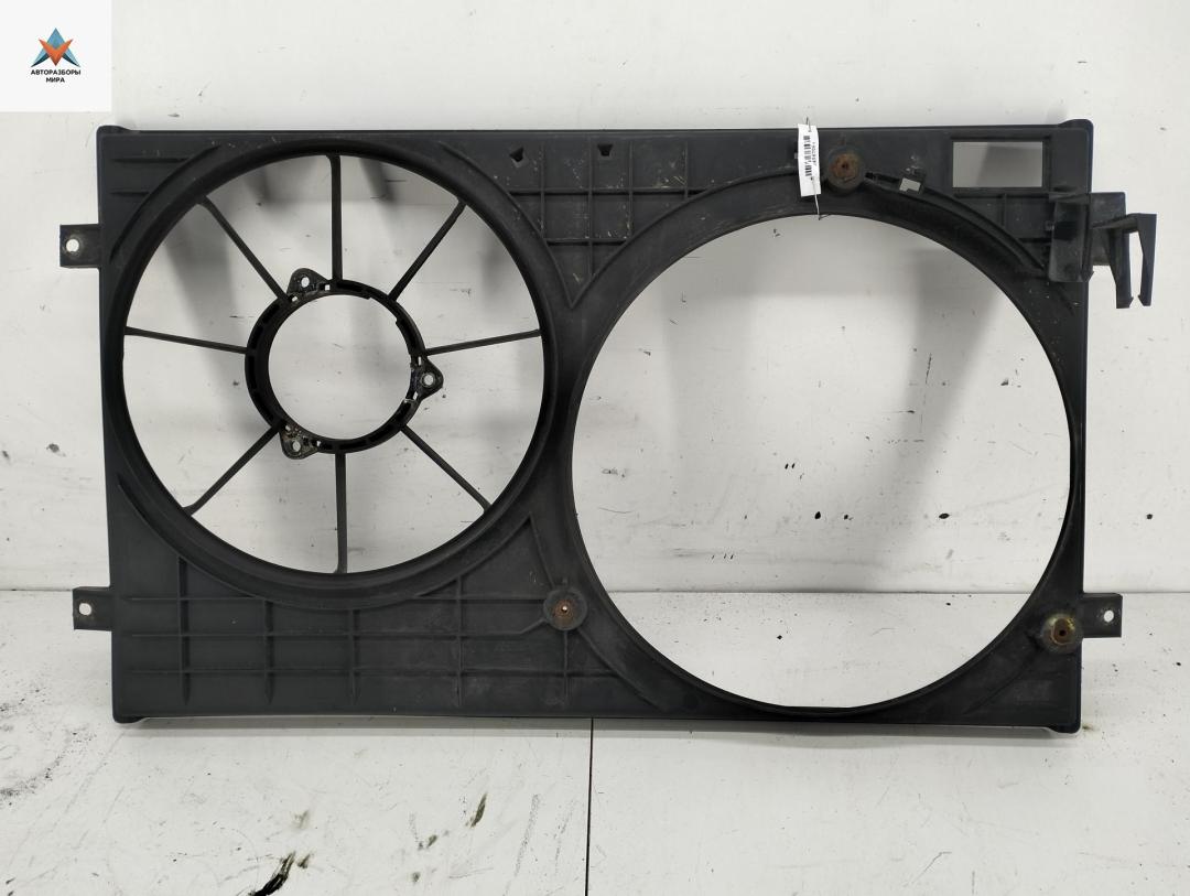 диффузор вентилятора Volkswagen Golf 4 поколение 2000, 1.6 л., бензин, МКПП, серый, хетчбэк 5 дв., 1J0121207T - фото №1