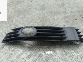 заглушка (решетка) в бампер Volkswagen Passat B5 [рестайлинг] 2001, 2.0 л., бензин, МКПП, серый, универсал