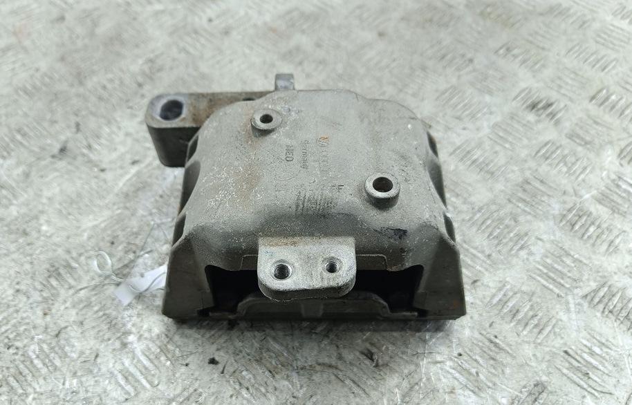 подушка крепления двигателя Volkswagen Bora 2000, 2.0 л., бензин, МКПП, синий, седан