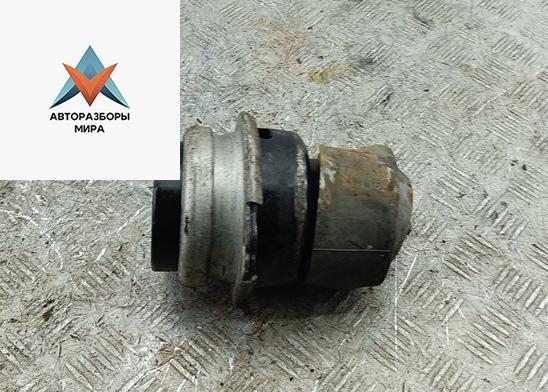 подушка крепления двигателя Volkswagen Touareg 1 поколение 2003, 2.5 л., дизель, АКПП, чёрный, внедорожник 5 дв. - фото №1