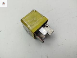 реле бензонасоса Opel Vectra C [рестайлинг] 2006, 2.2 л., бензин, МКПП, серый, универсал, 90226846