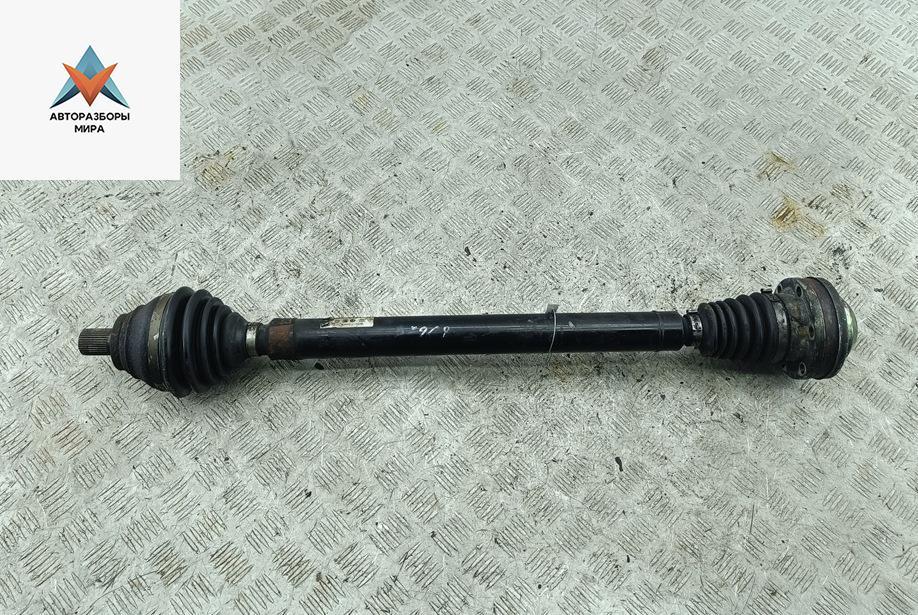 полуось передняя правая (приводной вал, ШРУС) Volkswagen Passat B6 2007, 2.0 л., дизель, МКПП, коричневый, универсал - фото №1