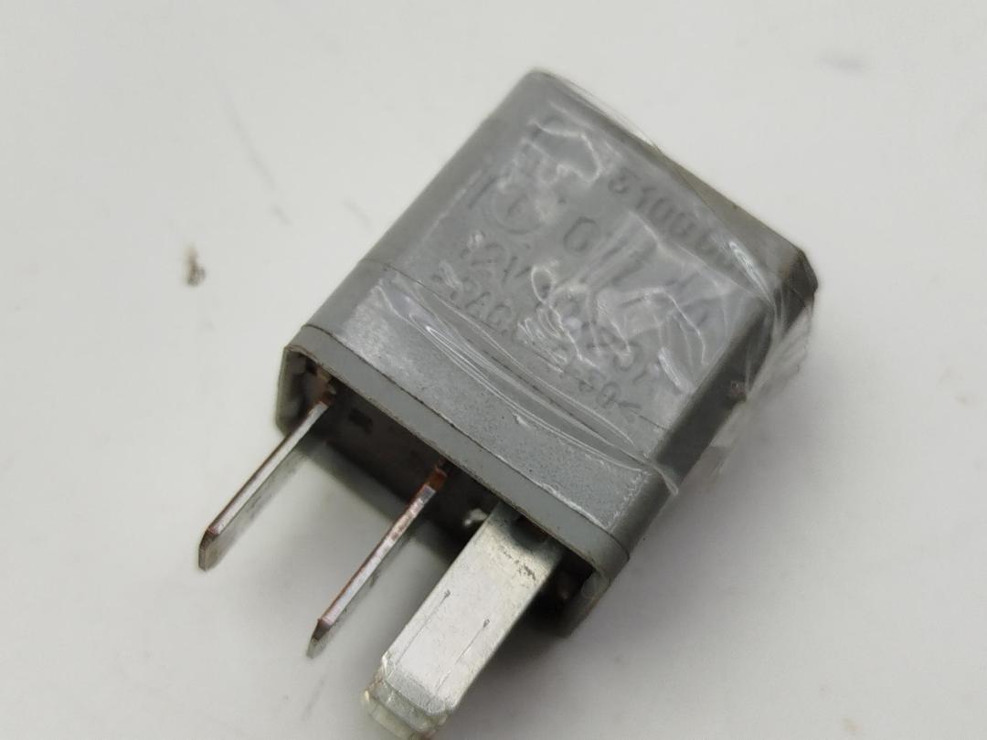 Реле стеклоочистителя (дворников) Opel Vectra C 2006, 2.2 л., бензин, МКПП, серый, универсал, 13100504
