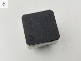 реле бензонасоса Opel Astra H/Family [рестайлинг] 2005, 1.7 л., дизель, МКПП, чёрный, хетчбэк 5 дв., 13171831