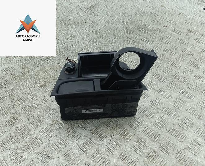 пепельница Opel Vectra B 1998, 1.6 л., бензин, МКПП, серый, седан, 90585970 - фото №1