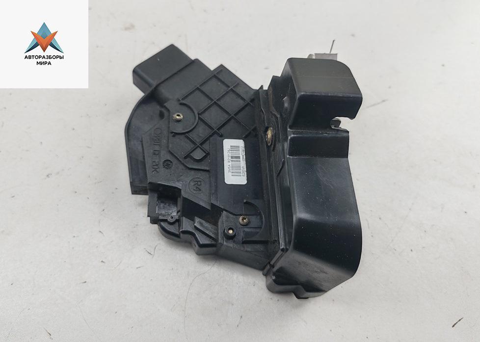 замок двери передней правой Ford Focus 2 поколение 2005, 1.6 л., дизель, МКПП, чёрный, универсал, 3M5AR21812AJ - фото №1