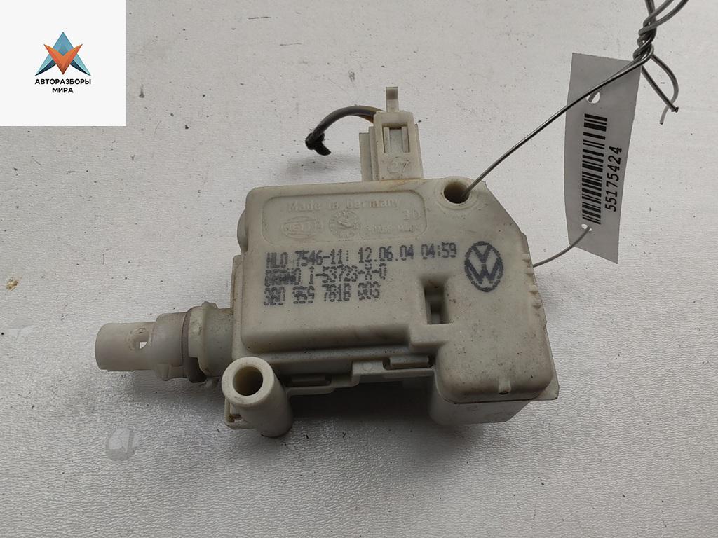 активатор замка багажника Skoda Octavia mk1 (A4 1U) 2004, 2.0 л., бензин, МКПП, синий, универсал, 3B0959781B - фото №1