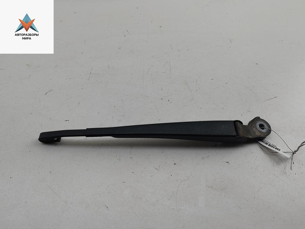 Щеткодержатель (поводок стеклоочистителя) задний Volkswagen Passat B5 1998, 1.6 л., бензин, МКПП, синий, универсал, 3B9955707A - фото №1