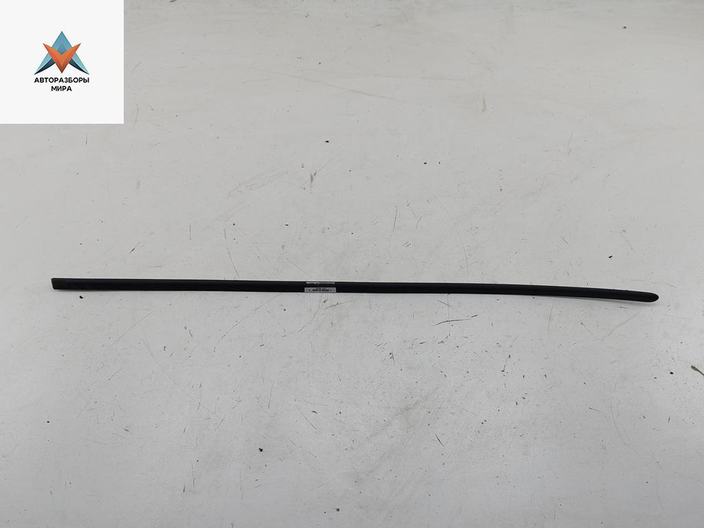 молдинг двери передней правой Volkswagen Passat B6 2005, 1.6 л., бензин, МКПП, серый, универсал, 3C0853516 - фото №1