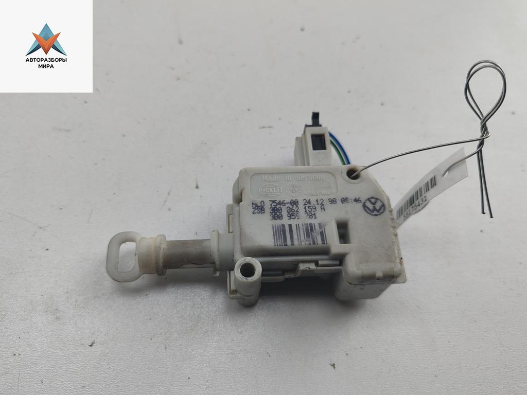 активатор замка багажника Volkswagen Passat B5 1999, 1.8 л., бензин, МКПП, серый, универсал, 3B0862159A.3B0959781 - фото №1