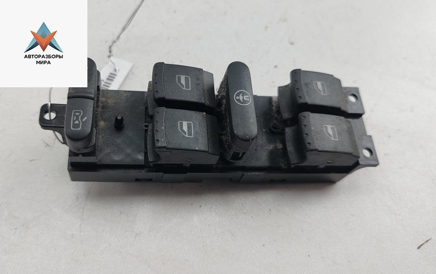 блок управления стеклоподъемниками Volkswagen Bora 1 поколение 2000, 1.6 л., бензин, АКПП, серый, седан, 1J4959857 - фото №1