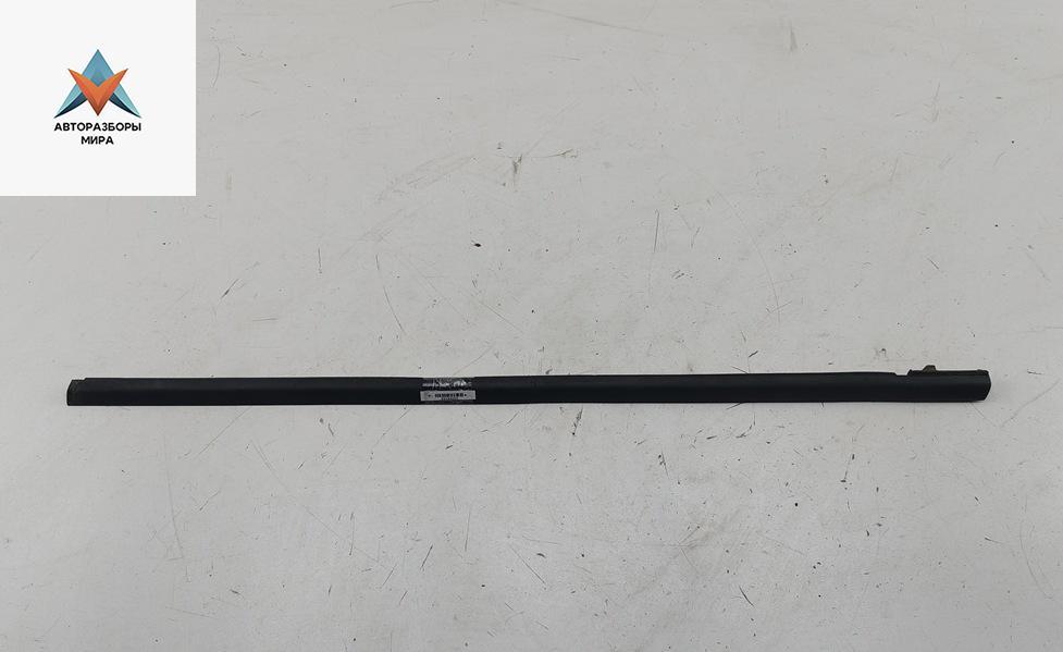 Молдинг стекла двери наружный Ford Focus 2 поколение 2006, 1.4 л., бензин, МКПП, серый, универсал - фото №1