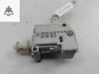 активатор замка багажника Volkswagen Golf 4 поколение 1999, 1.6 л., бензин, МКПП, чёрный, хетчбэк 3 дв., 1J6862159A, 3B0959781B