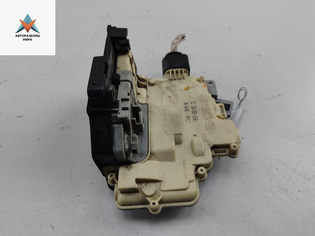 замок двери задней левой Volkswagen Passat B6 2005, 1.6 л., бензин, МКПП, серый, универсал, C23C4839015A - фото №1