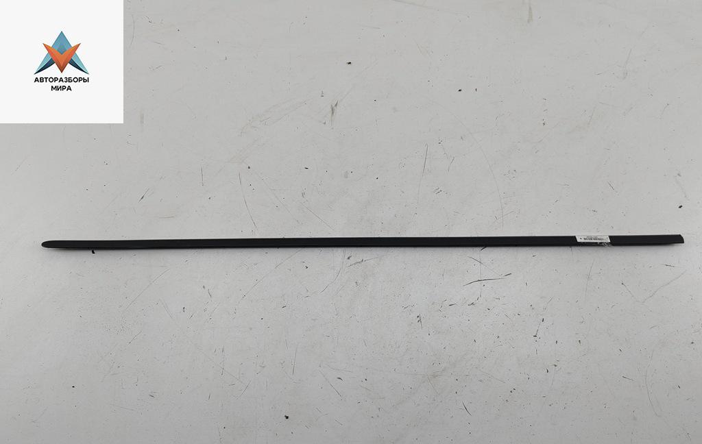 молдинг двери передней левой Volkswagen Passat B6 2005, 1.6 л., бензин, МКПП, серый, универсал, 3C0853515 - фото №1