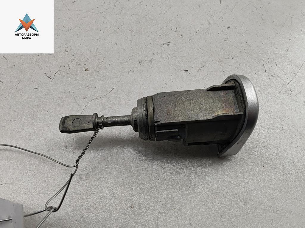 личинка дверного замка Volkswagen Bora 1 поколение 2000, 1.6 л., бензин, АКПП, серый, седан, 1U0837167 - фото №1