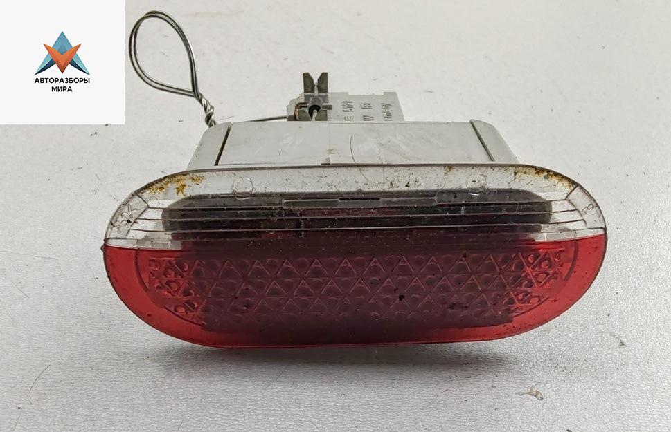 фонарь салона (плафон) Volkswagen Touran 1 поколение 2005, 2.0 л., дизель, МКПП, чёрный, минивэн, 600947411C - фото №1