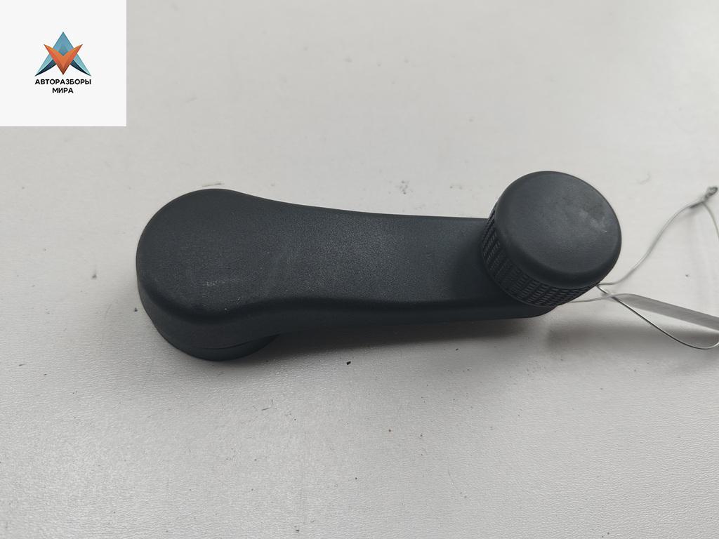 ручка стеклоподъемника Volkswagen Passat B6 2007, 2.0 л., дизель, МКПП, коричневый, универсал, 6Q0837581A - фото №1