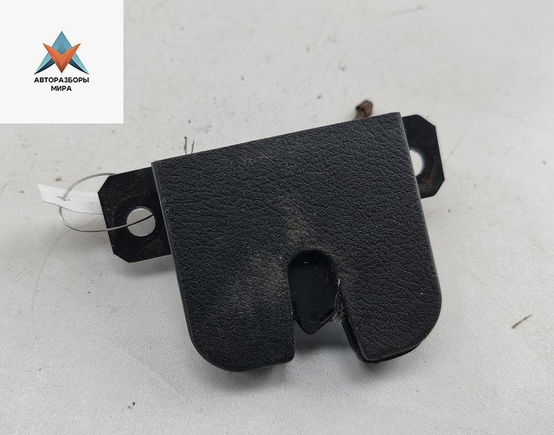 замок багажника Volkswagen Passat B5 1998, универсал, 3B9827505C - фото №1