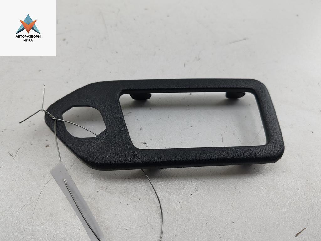 Накладка на ручку двери Volkswagen Passat B3 1991, 1.8 л., бензин, МКПП, зелёный, универсал, 357837247 - фото №1