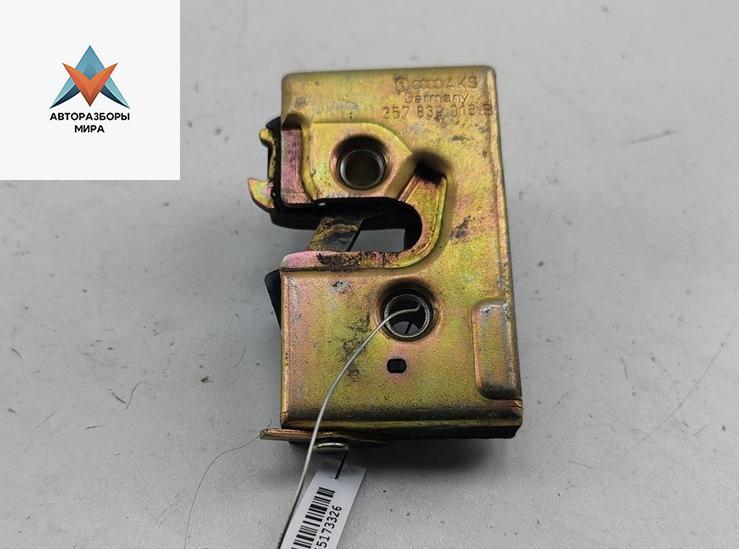 замок двери задней правой Volkswagen Passat B3 1991, 1.8 л., бензин, МКПП, зелёный, универсал, 357839016B - фото №1