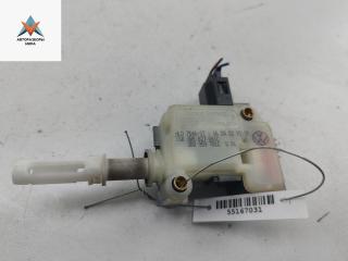 активатор замка багажника Volkswagen Passat B5 [рестайлинг] 2002, 2.8 л., бензин, МКПП, зелёный, седан, 3B0959781D