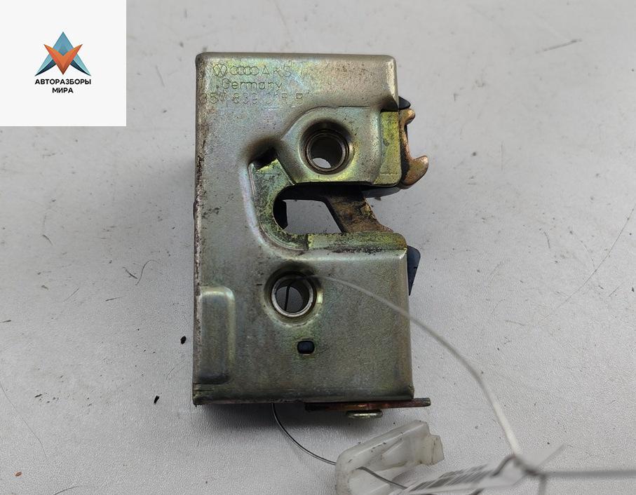 замок двери задней левой Volkswagen Passat B3 1991, 1.8 л., бензин, МКПП, зелёный, универсал, 357839015B - фото №1