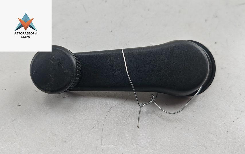 ручка стеклоподъемника Volkswagen Bora 1 поколение 2000, 2.0 л., бензин, МКПП, синий, седан, 6Q0837581A - фото №1