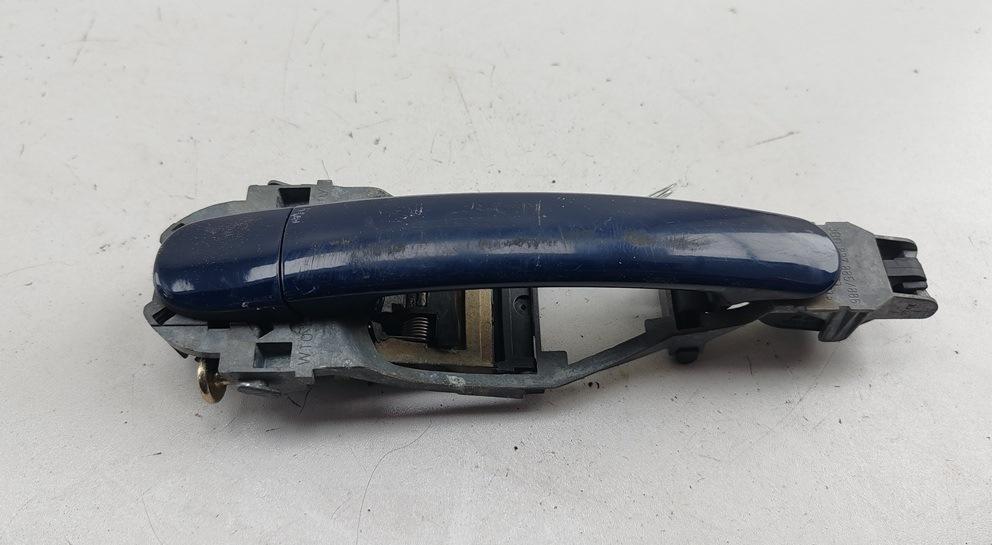 ручка наружная передняя правая Volkswagen Passat B5+ (GP) 2004, 1.9 л., дизель, МКПП, синий, универсал, 3B0837207