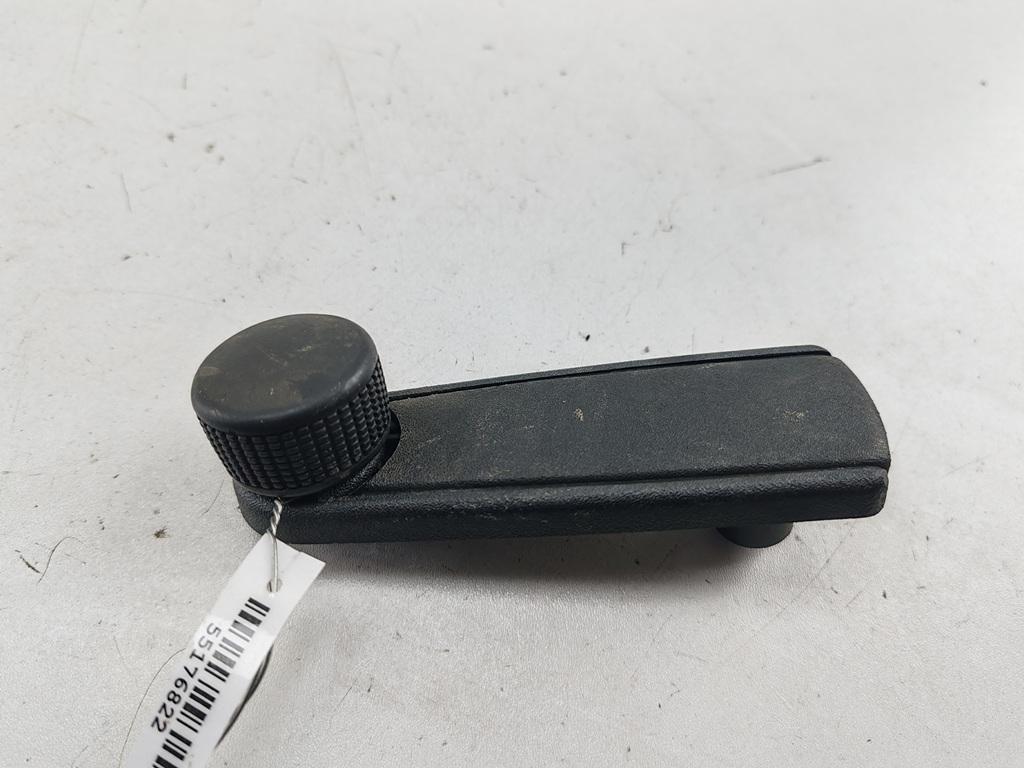 ручка стеклоподъемника Volkswagen Passat B3 1991, 1.8 л., бензин, МКПП, зелёный, универсал, 357837581