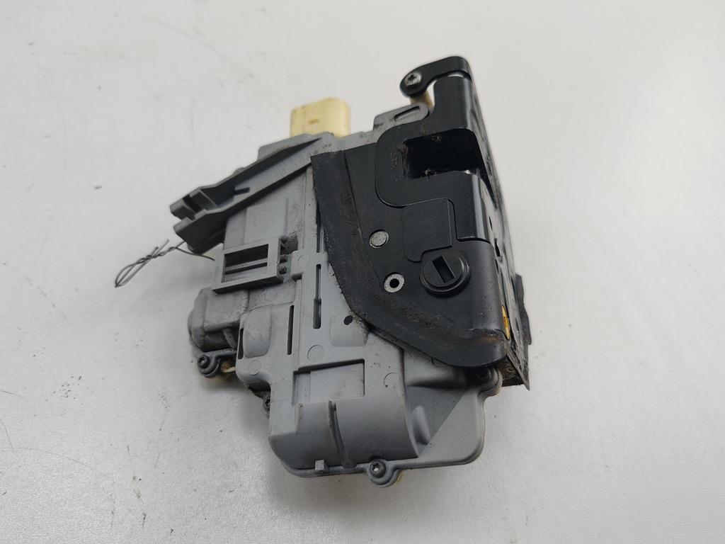 замок двери задней левой Volkswagen Passat B6 2007, 2.0 л., дизель, МКПП, коричневый, универсал, 3C4839015A