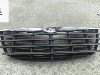 решетка радиатора Chrysler Voyager 4 поколение [рестайлинг] 2004, серый, минивэн, 04857960AA