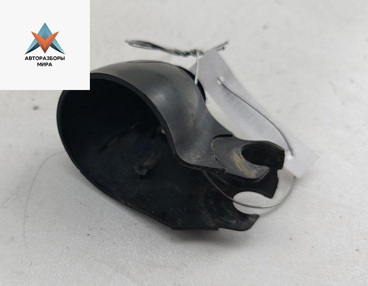 крышка поводка стеклоочистителя Volkswagen Passat B5 1998, 1.6 л., бензин, МКПП, синий, универсал, 3B9955435A - фото №1