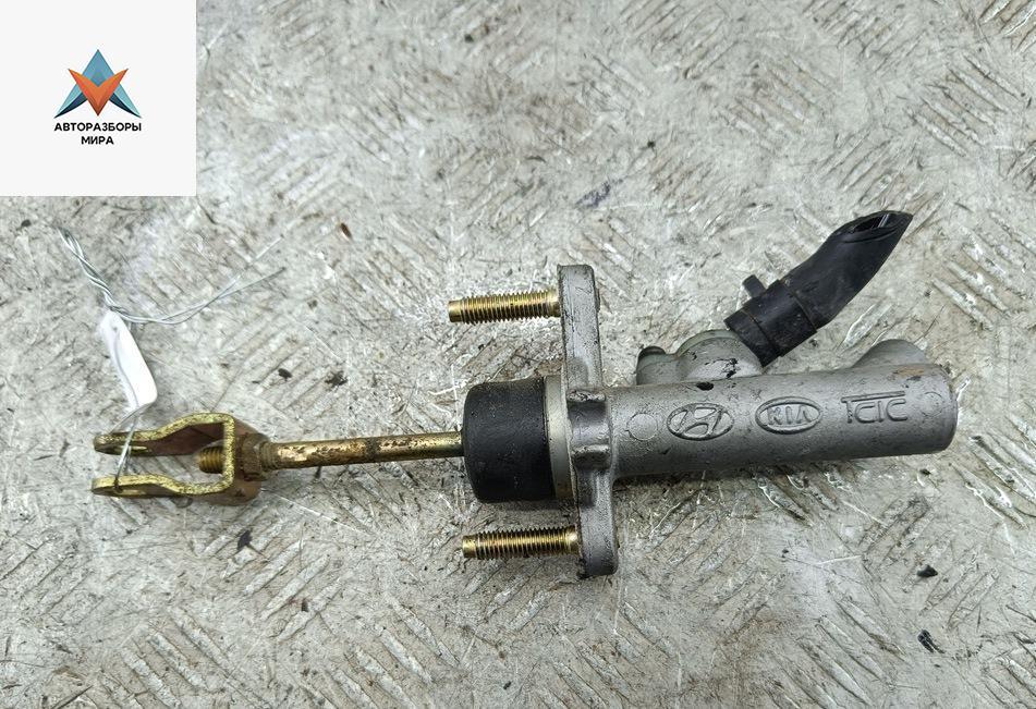 цилиндр сцепления главный Kia Rio 2 поколение 2005, 1.6 л., бензин, МКПП, серый, хетчбэк 5 дв. - фото №1