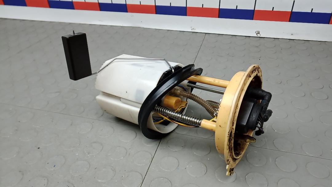 насос топливный Volkswagen Golf 6 поколение 2009, 2.0 л., дизель, МКПП, хетчбэк 5 дв. - фото №1