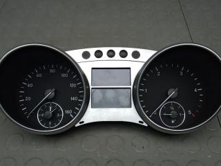приборная панель Mercedes-Benz M-Класс W164 2007, 3.0 л., D ML280 CDI, дизель, АКПП, внедорожник 5 дв.