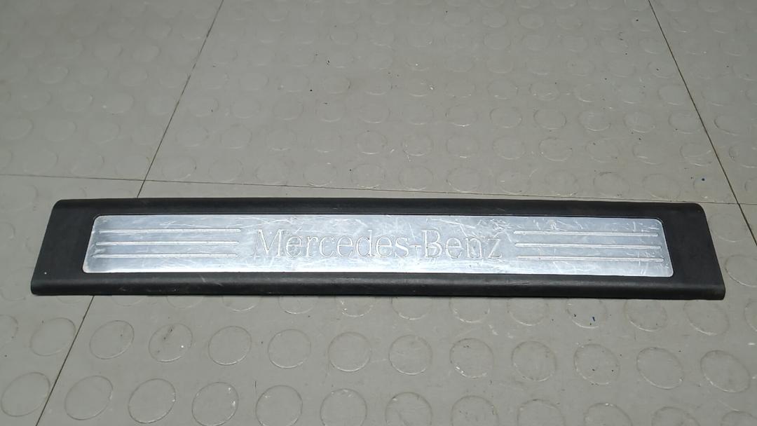накладка на порог внутренняя Mercedes-Benz M-Класс W164 2007, 3.0 л., D ML280 CDI, дизель, АКПП, внедорожник 5 дв. - фото №1