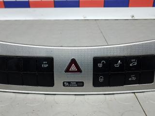 кнопка аварийной сигнализации Mercedes-Benz CLK-Класс C209/A209 [рестайлинг] 2008, 2.2 л., дизель, АКПП, купе