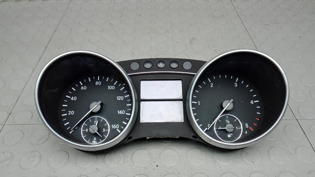 приборная панель Mercedes-Benz M-Класс W164 2005, 3.5 л., ML350, бензин, АКПП, внедорожник 5 дв. - фото №1