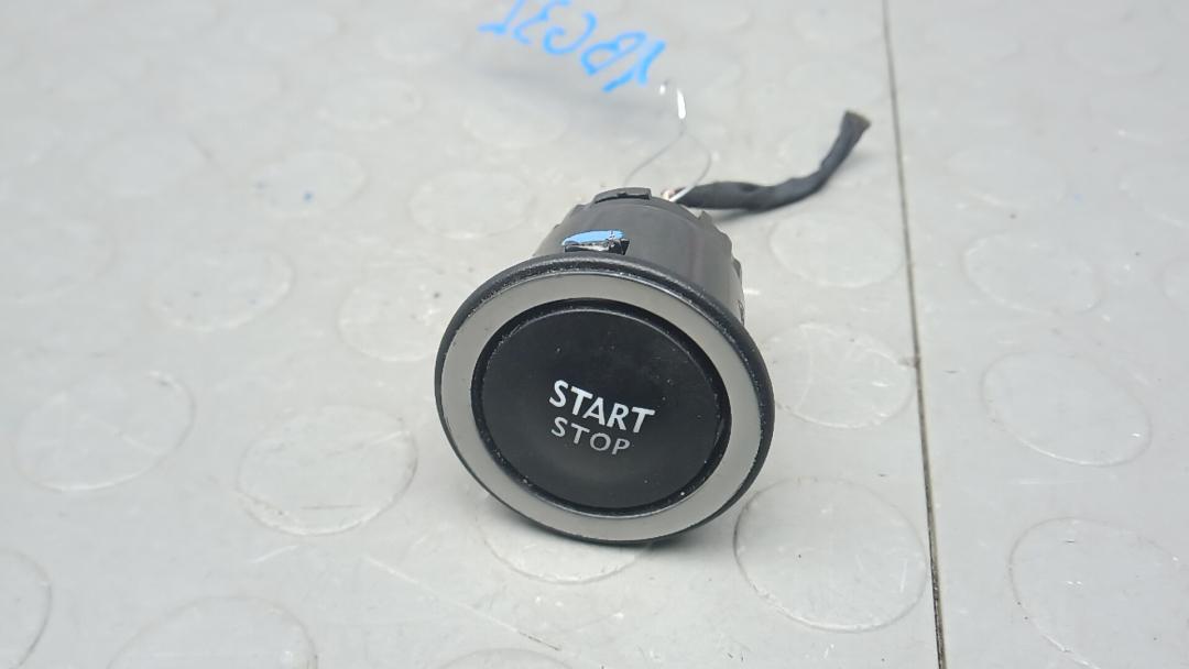 кнопка запуска двигателя Renault Kadjar 1 поколение 2016, 1.5 л., дизель, МКПП, внедорожник 5 дв. - фото №1