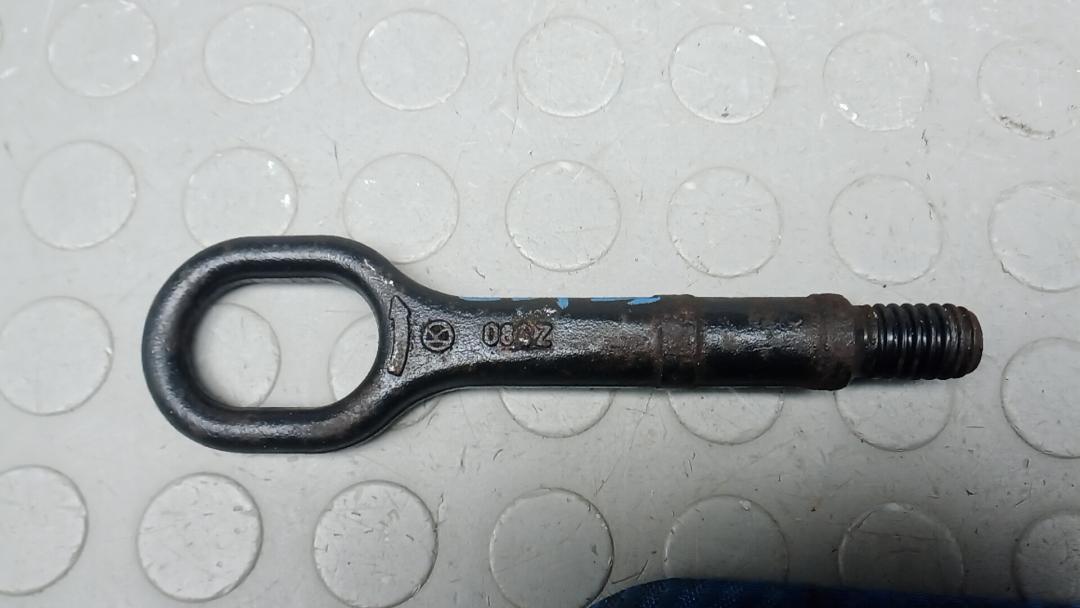 крюк буксировочный Skoda Superb 2 поколение 2010, 2.0 л., дизель, МКПП, хетчбэк 5 дв. - фото №1