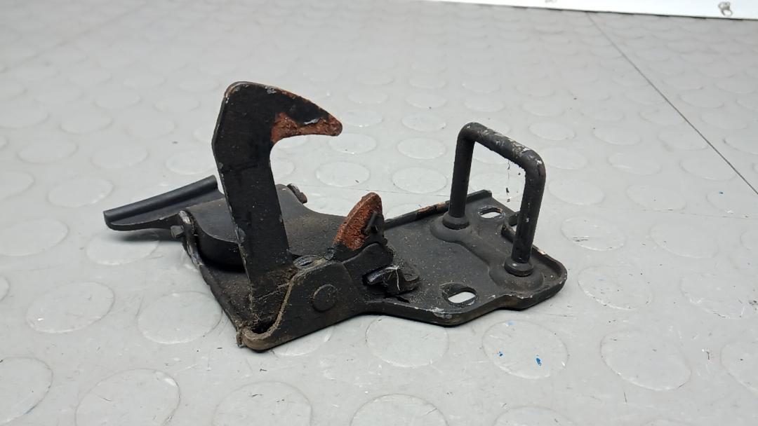 ручка открывания капота Skoda Yeti 1 поколение 2012, 1.2 л., бензин, МКПП, внедорожник 5 дв. - фото №1