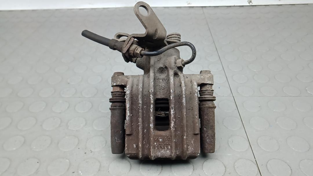 суппорт задний правый Skoda Yeti 1 поколение 2012, 1.2 л., бензин, МКПП, внедорожник 5 дв. - фото №1