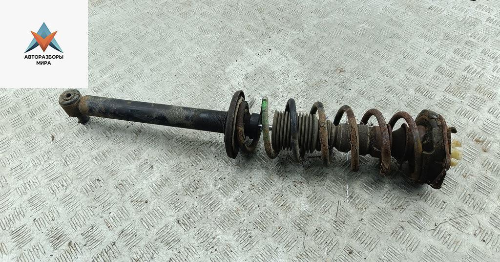 стойка передняя Audi A4 B5 1996, 2.6 л., бензин, МКПП, синий, универсал - фото №1