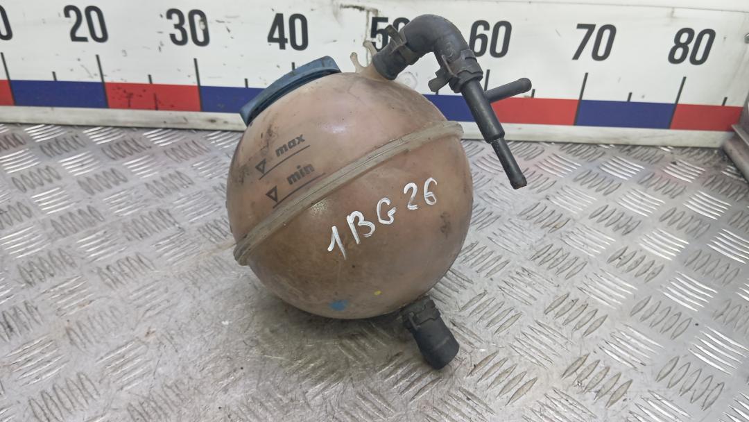 бачок расширительный Volkswagen Transporter T4 1997, 1.9 л., дизель, МКПП - фото №1