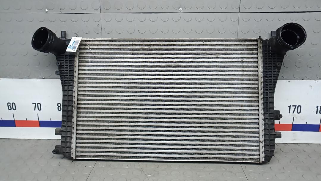 радиатор интеркулера Volkswagen Tiguan 1 поколение 2009, 2.0 л., дизель, МКПП, внедорожник 5 дв. - фото №1