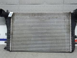 радиатор интеркулера Volkswagen Tiguan 1 поколение 2009, 2.0 л., дизель, МКПП, внедорожник 5 дв.