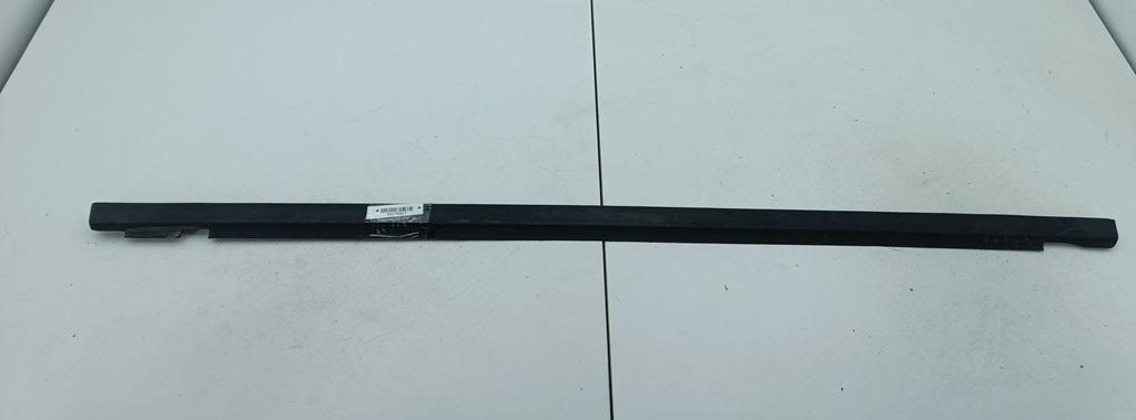 Молдинг стекла двери задней левой наружный Volkswagen Passat B4 1995, 1.6 л., бензин, МКПП, синий, универсал