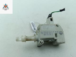 активатор замка багажника Volkswagen Golf 4 поколение 2002, 1.4 л., бензин, МКПП, чёрный, хетчбэк 5 дв., 1J6862159B.3B0959781B